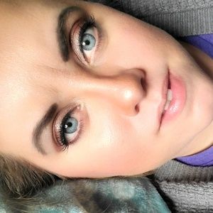 Meet your Posher, Cassandra